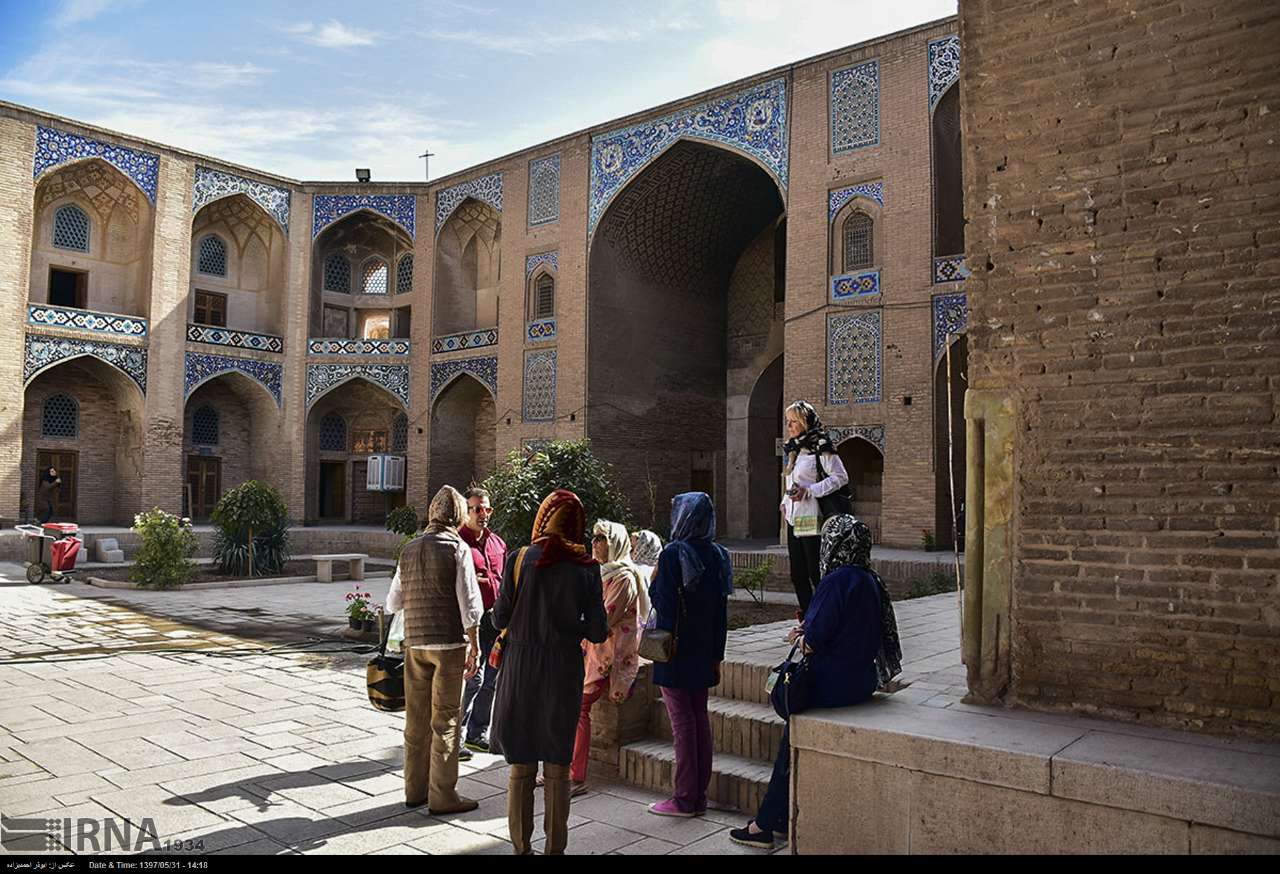 رشد منفی صنعت گردشگری ایران