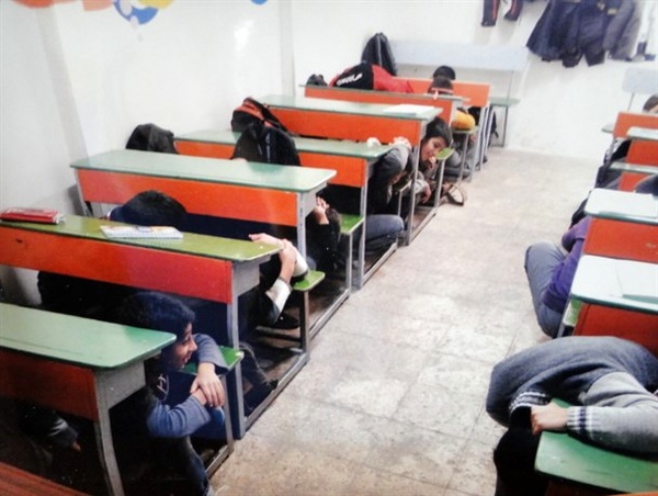 مانور زلزله در مدرسه‌های استان کرمان