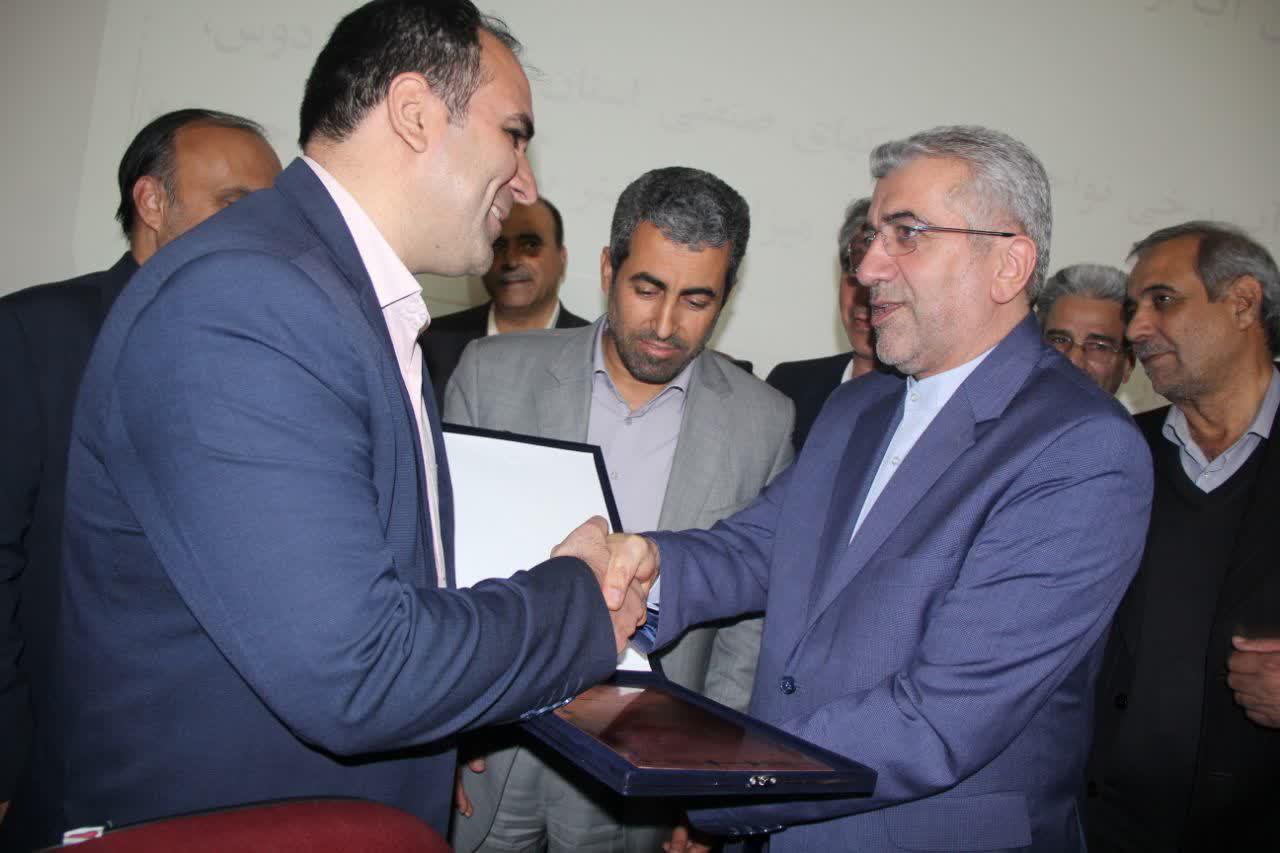 وزیر نیرو از مدیر روابط‌عمومی شرکت برق‌شمال کرمان تقدیر کرد