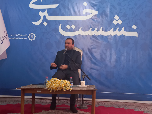 حاضریم با منتقدان دربارۀ نارونهای بلوار جمهوری جلسه بگذاریم