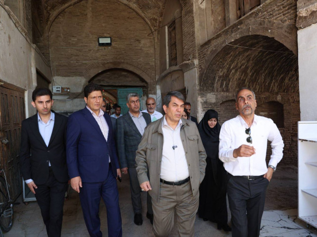  انتقاد از اجرا نشدن مصوبات ساماندهی میدان‌قلعه