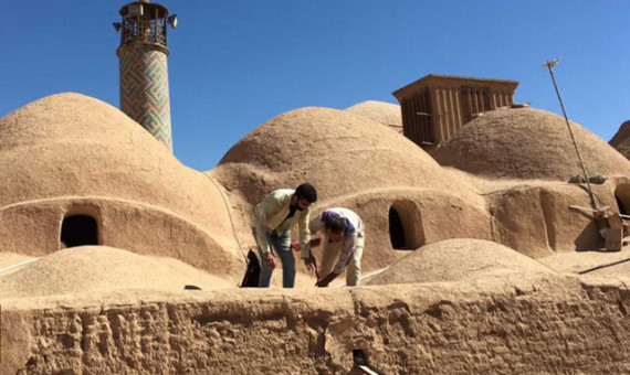   پشت‌بام تکانی پاییزۀ یزدی‌ها