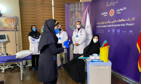 اولین واکسن به دختر رئیس ستاد اجرایی فرمان امام تزریق شد