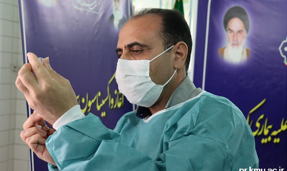 پایان مرحلۀ اول واکسیناسیون 230 نفر از کادر درمان علومپزشکی کرمان