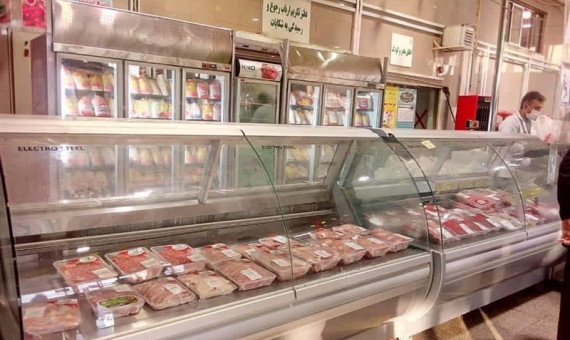 گوشت قرمز منجمد برای تنظیم بازار کرمان توزیع میشود