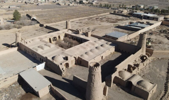 بنای تاریخی چهاربرجی زرند مرمت میشود