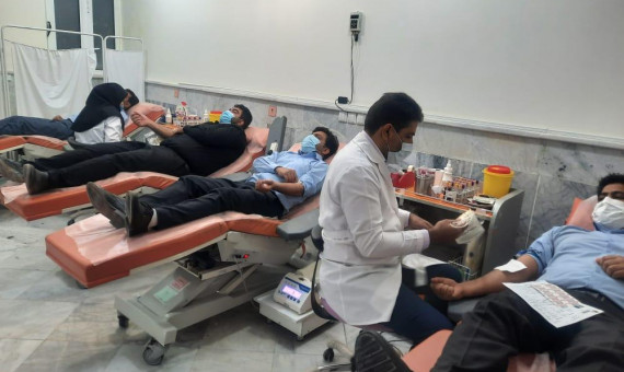 رئیس و کارکنان دادگاه بروات خون اهدا کردند