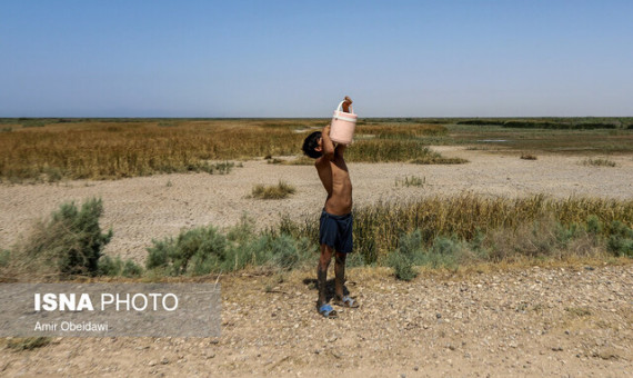  صف مردم خوزستان برای خرید آب  