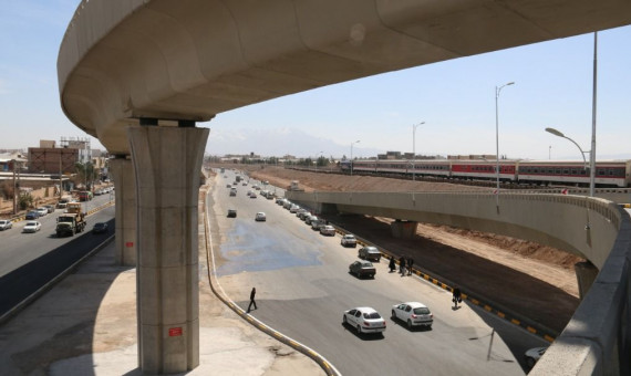 پل «شهید بادپا» کرمان مسدود شد