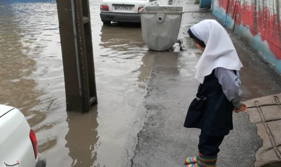 مدارس جنوب کرمان در پی آبگرفتگی معابر تعطیل شد