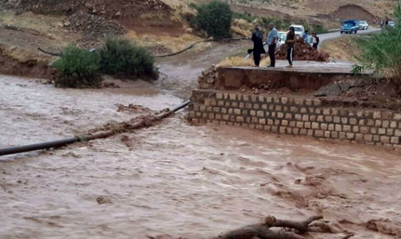 سیل راه ۵۳ روستای بم را مسدود کرد 