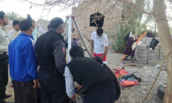   نجات زن 40 ساله از عمق چاه 5 متری در روستای ملات‌آباد بم