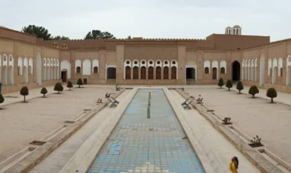   سهل‌انگاری نسبت به خانۀ حاج‌آقاعلی را تمام کنید
