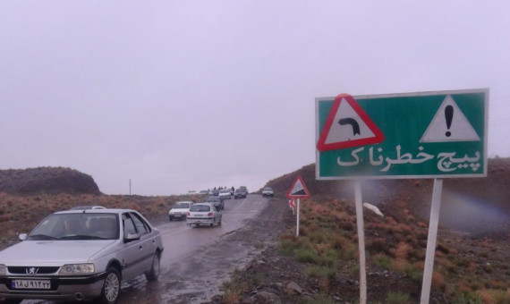 جادۀ سیل‌زدۀ انار - مهریز بازگشایی شد