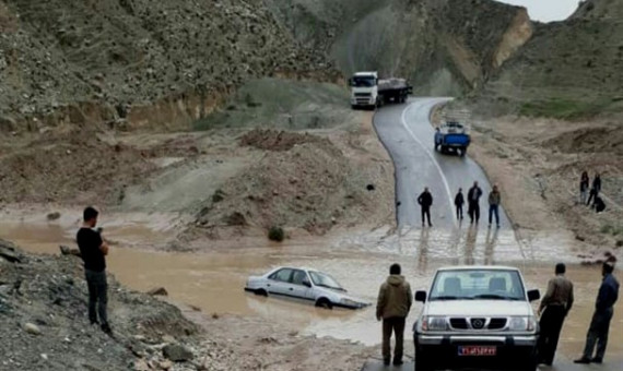 سیلاب راه ارتباطی ۶ روستا در جیرفت را مسدود کرد