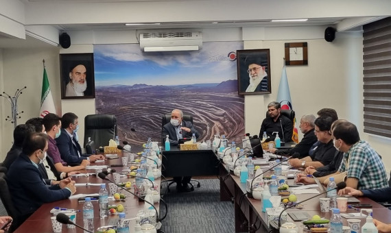 جلسۀ توسعۀ بومی‌سازی در صنایع معدنی به میزبانی گهرزمین برگزار شد