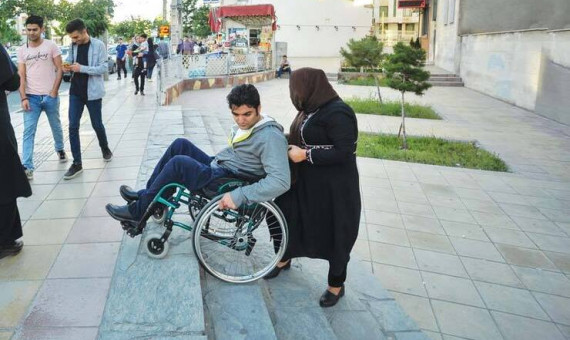 وضعیت نامطلوب مناسب‌سازی شهری برای تردد معلولان 