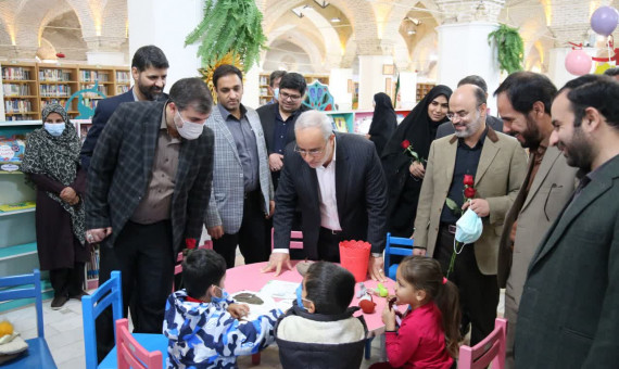 ساخت کتابخانۀ مرکزی در شهر کرمان را پیگیری میکنم
