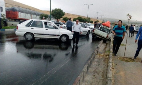 ۹۸ مصدوم در تصادفات پایان هفتۀ جاده‌های جنوب کرمان