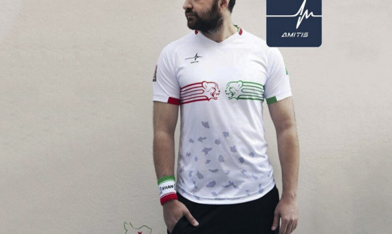 لباس طرفداران تیم ملی فوتبال در جام‌جهانی قطر رونمایی شد