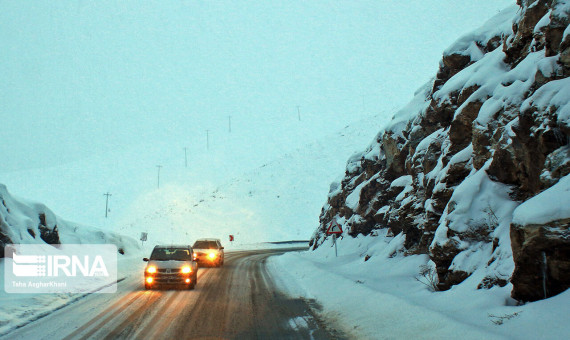 بارش بسیار سنگین برف در همۀ جاده‌های شمال استان کرمان   