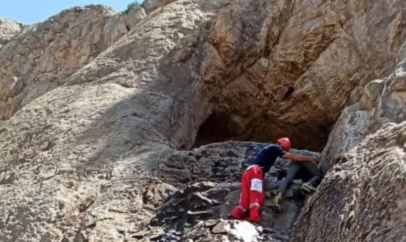 پنج فرد گرفتار در کوه‌های صاحب‌الزمان کرمان نجات یافتند