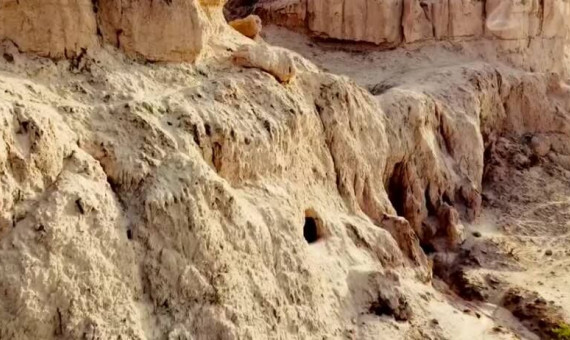 سازههای تاریخیِ بستر رودخانه فهرج معبد نیستند