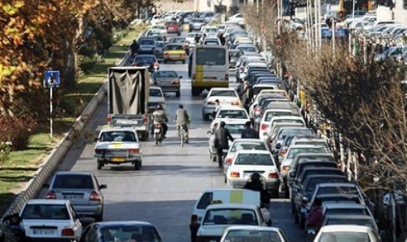 پارک دوبل خودروها عامل مهم افزایش ترافیک در خیابان‌های کرمان
