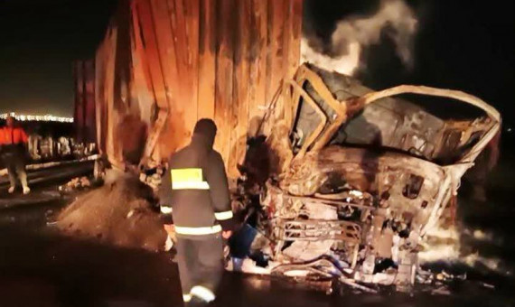 تصادف و آتش‌سوزی تریلرها در کرمان