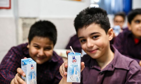 دانش‌آموزان ابتدایی کرمان ۲ روز در هفته شیر رایگان دریافت می‌کنند