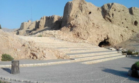 شهرداری ساماندهی پیرامون قلعه‌های کرمان را انجام دهد