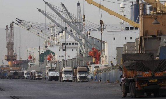 واردات بیش از ۱۰ میلیارد دلار کالای اساسی به کشور
