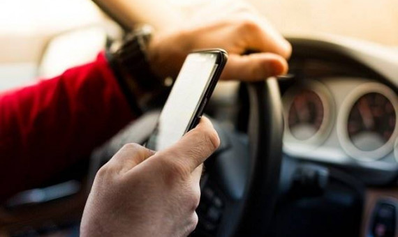 تلفن همراه و حواس‌پرتی مهم‌ترین دلیل تصادفات رانندگی در کرمان