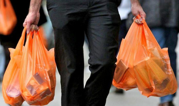 عرضۀ رایگان کیسۀ پلاستیکی در فروشگاه‌های زنجیره‌ای ممنوع می‌شود