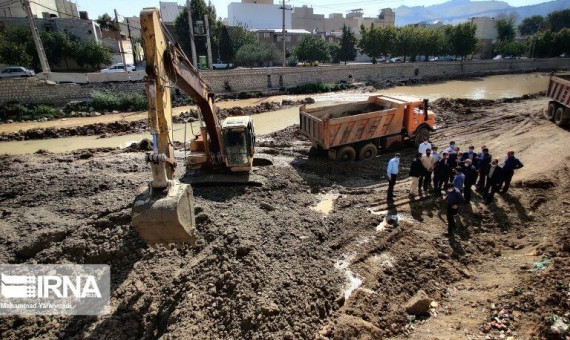 لایروبی‌ رودخانه‌ها و بازسازی دهانۀ پل‌ها انجام شود