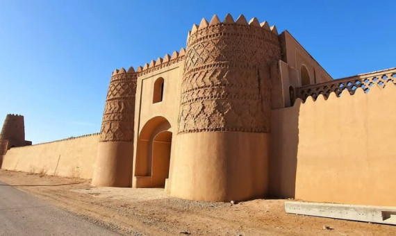 عملیات بهسازی روستای شفیع‌آباد شهداد آغاز شد