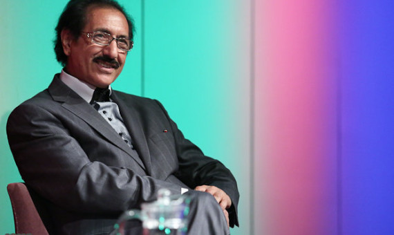 هرکس باید از خانۀ خود چراغی بیافروزد