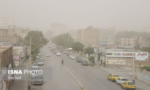 مدارس و ادارات زرند از ساعت ١٢ تعطیل می‌شود
