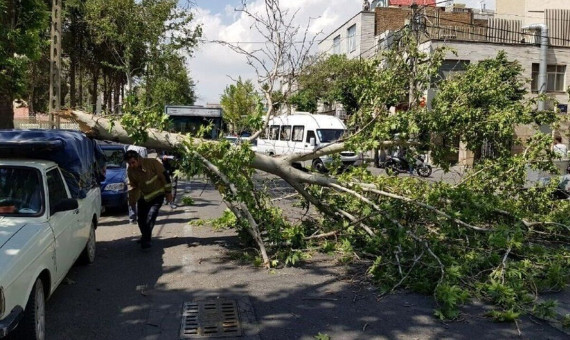 رگبار باران و احتمال لغزندگی جادهها و سیلابی شدن مسیلها