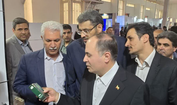 مصرف بهینه آب برای توسعۀ تولید پسته و خرما در اولویت قرار گیرد