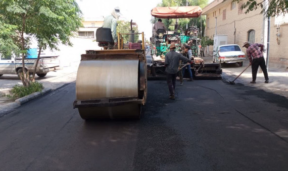  شهرداری با آسفالت کوچه‌ها را ناایمن کرده است