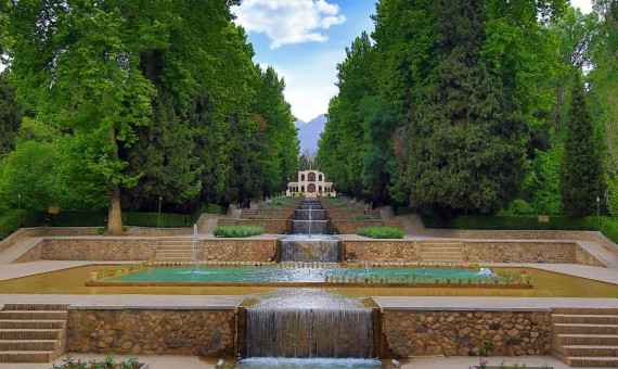 باغ شازده ماهان عصر یکشنبه تعطیل است
