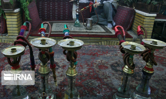 مناقشه بر سر عرضۀ قلیان در کرمان 