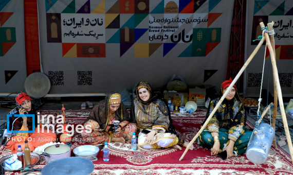 ساعت و ایستگاه حرکت اتوبوس‌های مسیر جشنوارۀ نان کرمان