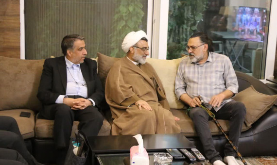 لوح سپاس به رضا ایرانمنش بازیگر سینما اهدا شد
