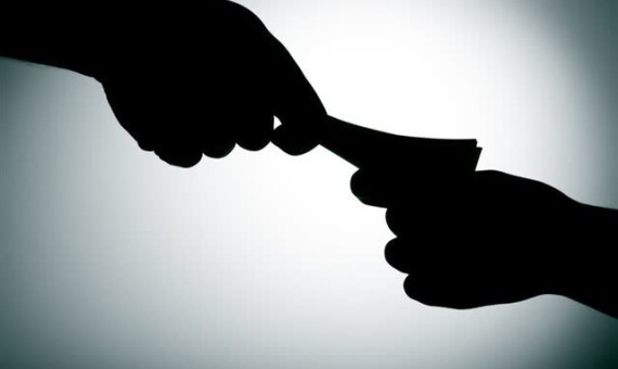 چهار کارمند اداره اتباع در قبال آزادی اتباع خارجی پول می‌گرفتند!