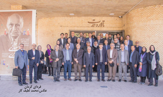 باستانی پاریزی بر مطالعه مستمر و عمیق تاریخ کرمان تمرکز داشت