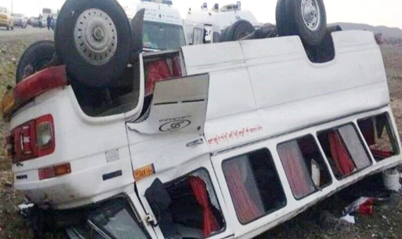 واژگونی مینی‌بوس در مسیر معدن درآلوئیه بردسیر
