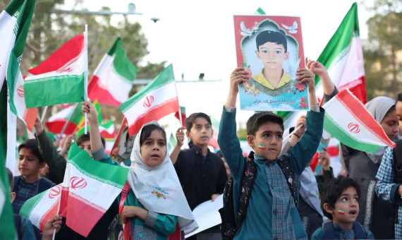 اعتراض کرمانی‌ها به کشتار دانش‌آموزان میناب