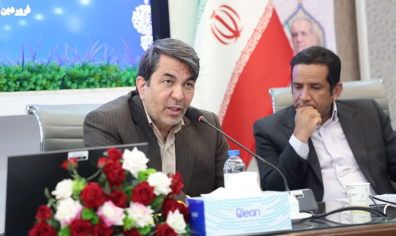 دولت بازگشایی مدارس را به استان‌ها محول کند